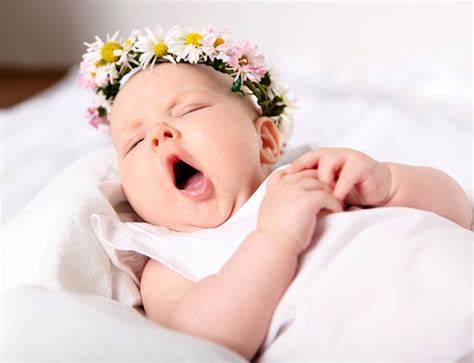 Comment faire dormir bébé sur le côté ? Ce que disent vraiment les pédiatres